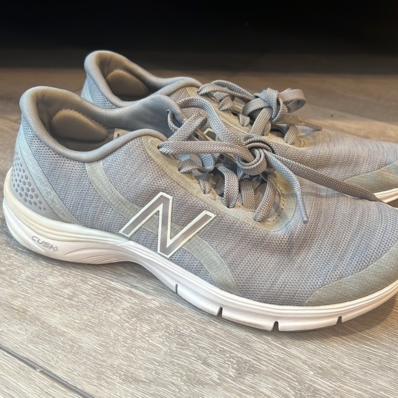 𝅺new balance 711 grey lightweight memory foam Cush running sneaker size 6 - Picture 1 of 11